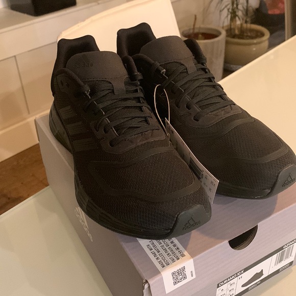 Adidas Durango 10K - size US 6men/7women